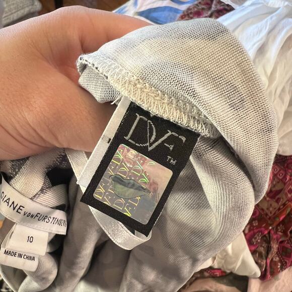 DVF New Jeanne Two Wrap Chain Jersey Silk Long Sleeve Dress Sz 10 - Picture 8 of 10